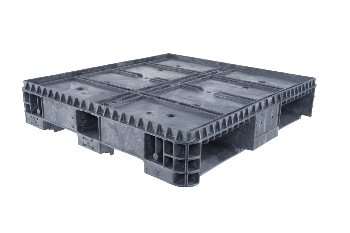 A 30 x 32 CIISF plastic pallet on a white background.