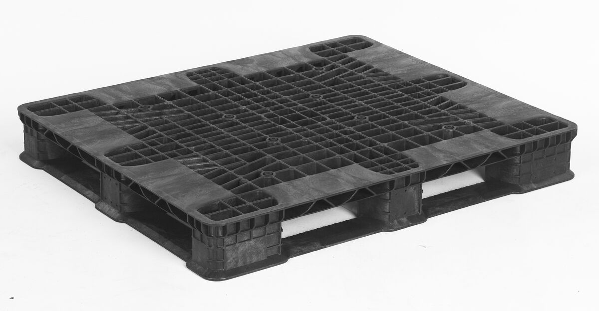A 40 x 48 STACK’R LD SOLID DECK black plastic pallet with four-way entry rests on a white background.