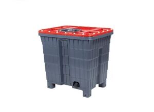 A multitank plastic container